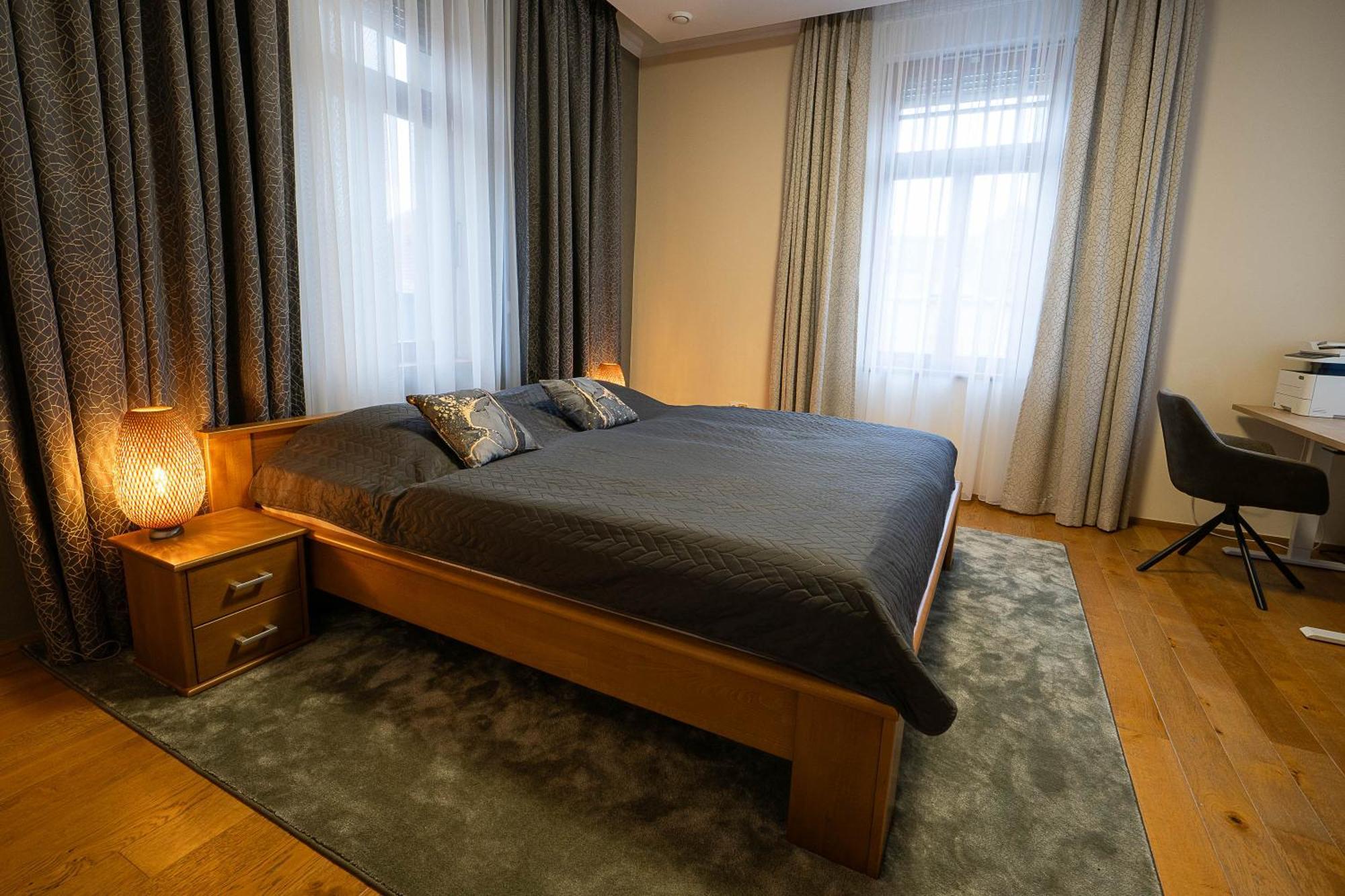Executive 2-Bdrm Central Suite Ústí nad Labem Eksteriør bilde
